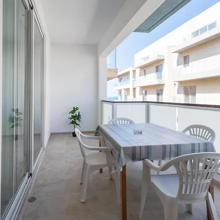 Gorgeous With Side Sea View