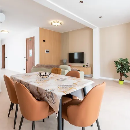 Gorgeous With Side Sea View Appartement