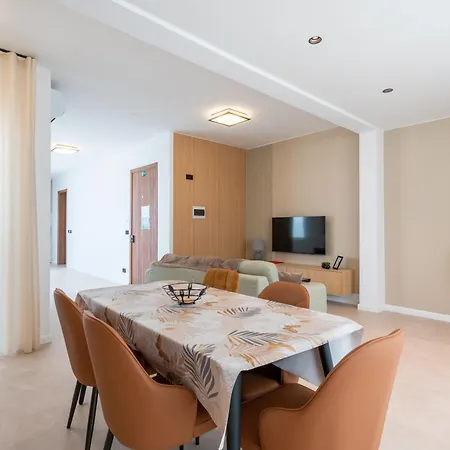 Gorgeous With Side Sea View Appartement